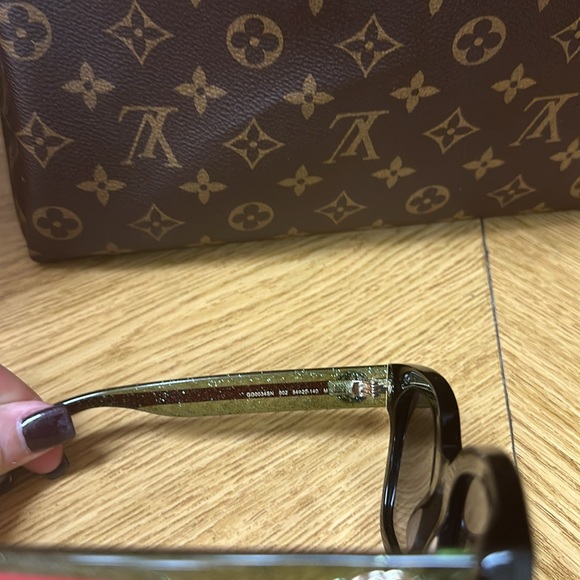 Gucci sunglasses never used - Picture 11 of 13